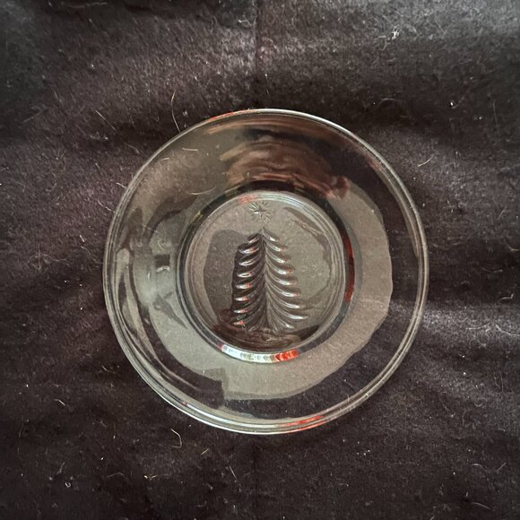 Vintage 6 – Indiana Clear Glass Christmas Salad/Bread Plates - Picture 2 of 3